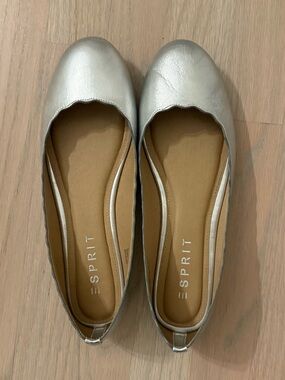 Esprit Women's Silver Scallop Ballet Flats